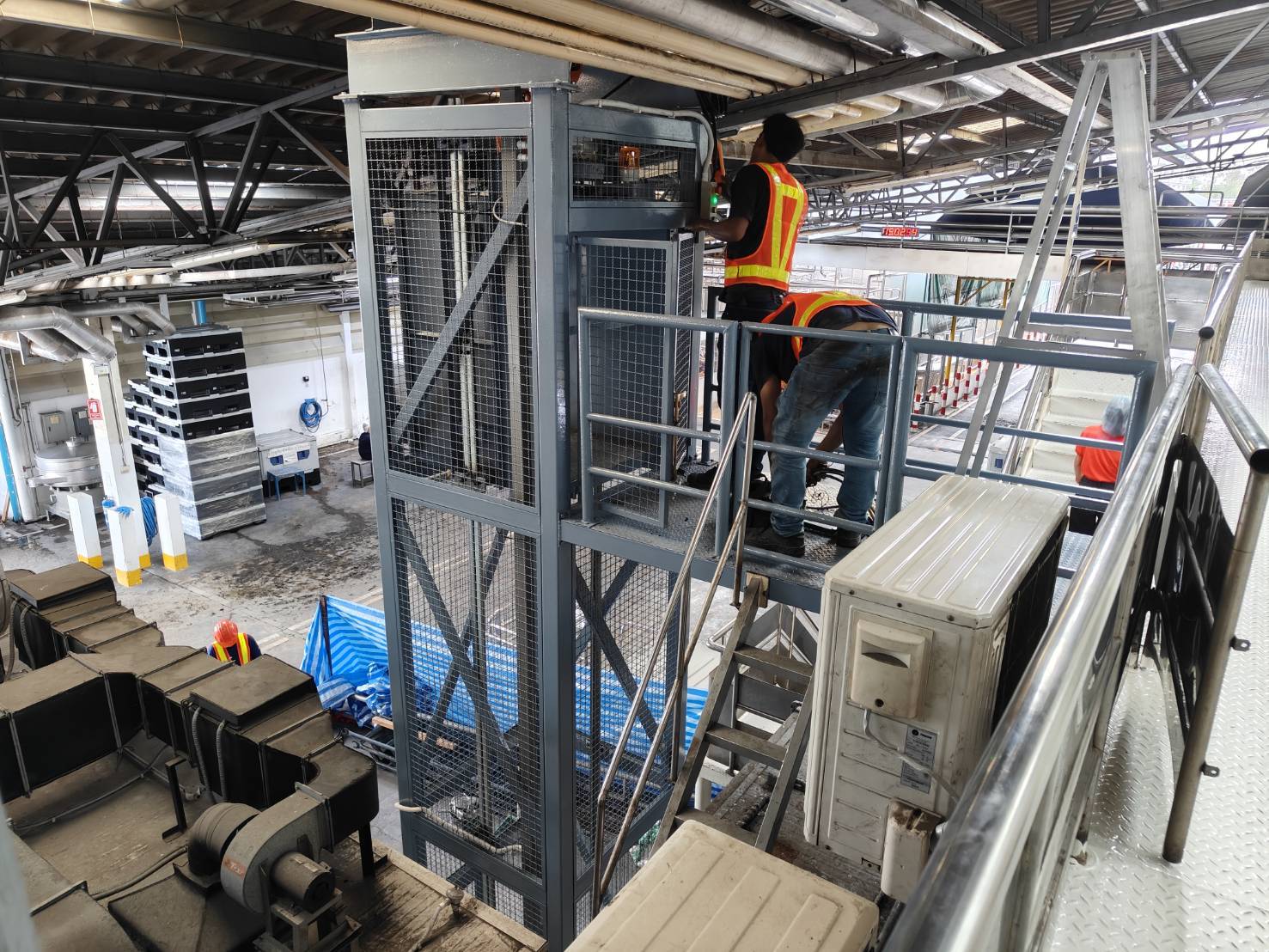 Image Project Freight elevator structure installation work 1