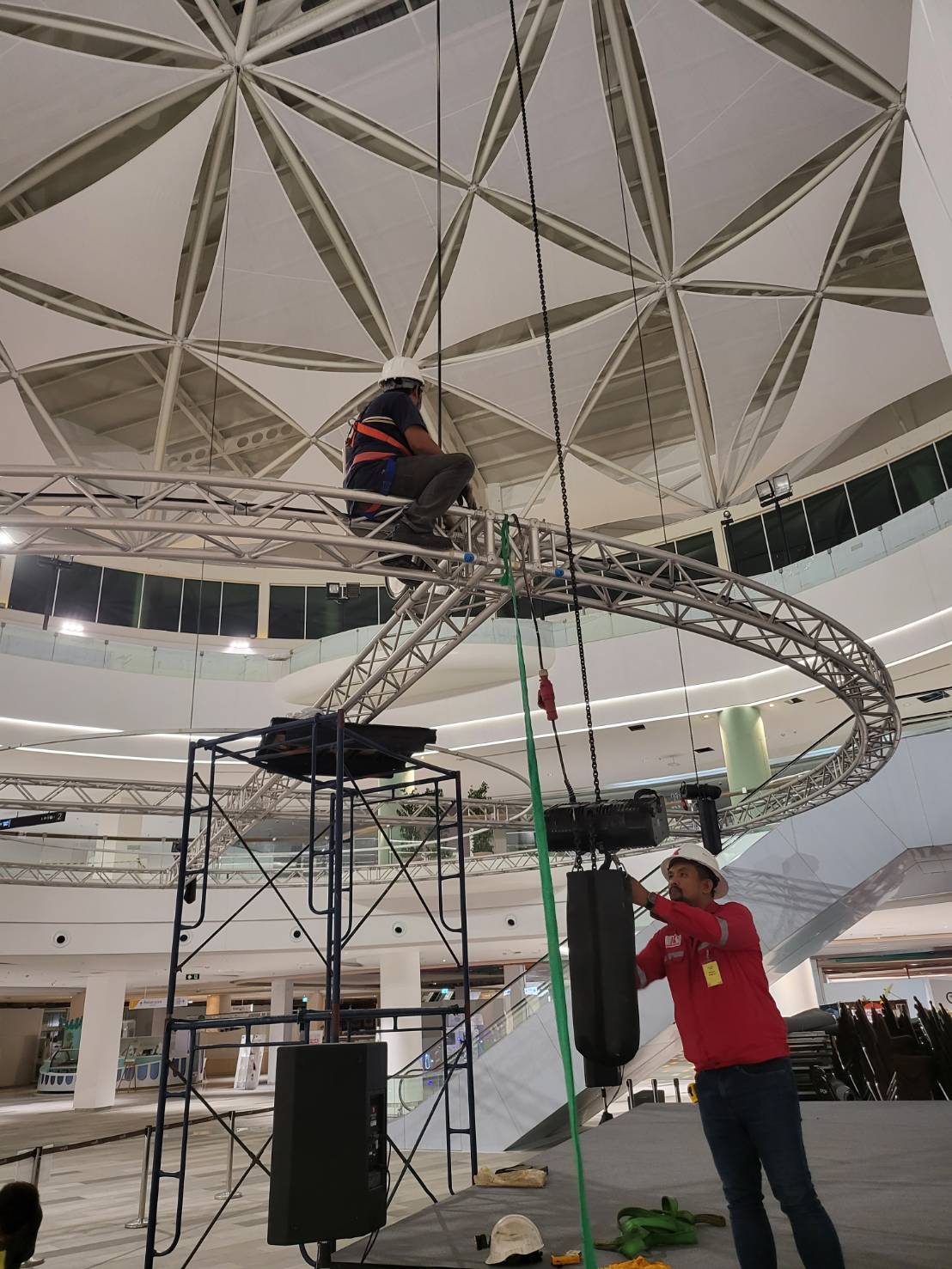 Image Load Test Service to inspect the structure of the pulley in the shopping mall - 1