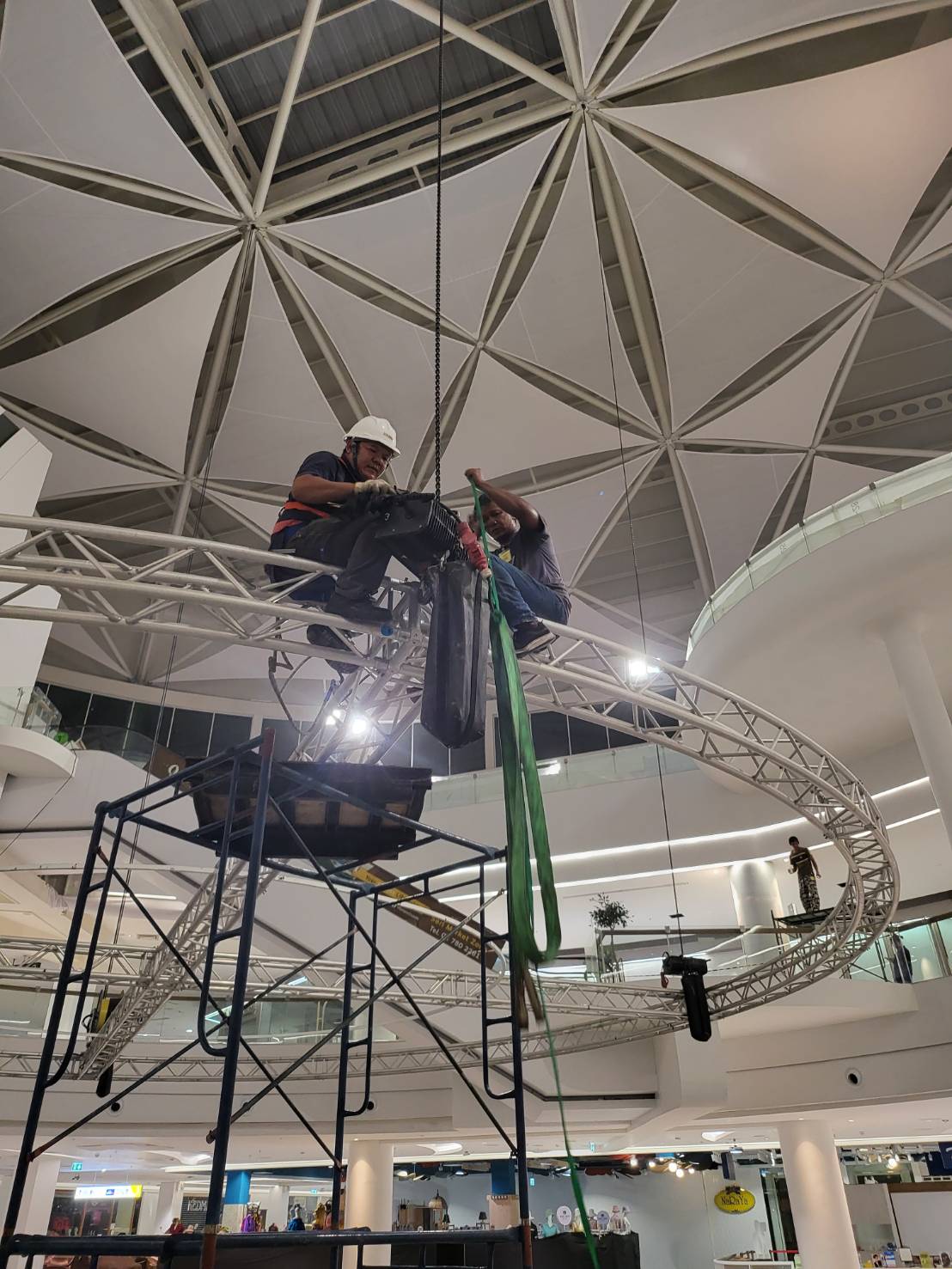 Image Load Test Service to inspect the structure of the pulley in the shopping mall - 1