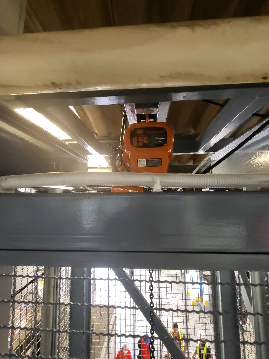 image Installation of freight elevator structure and electric chain hoist 4