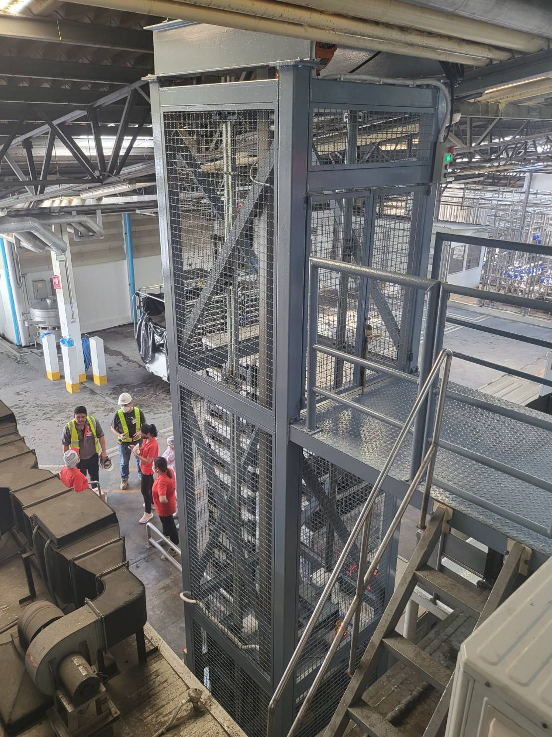 image Installation of freight elevator structure and electric chain hoist 5