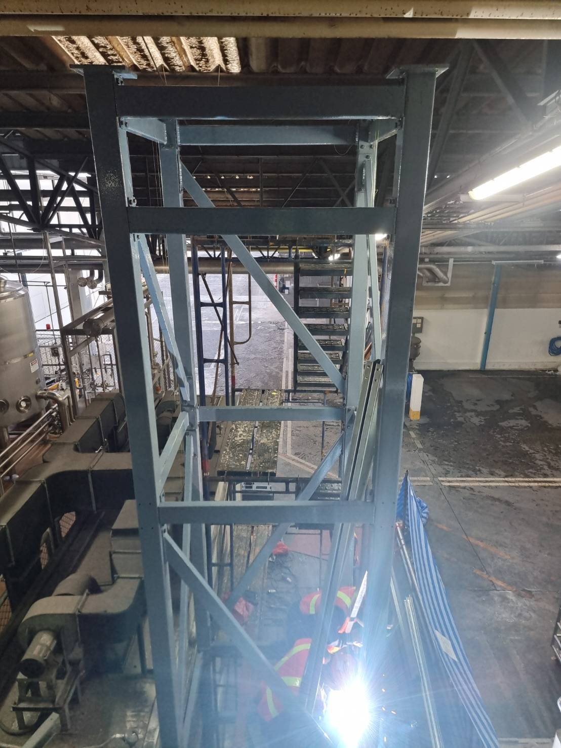 image Installation of freight elevator structure and electric chain hoist 32